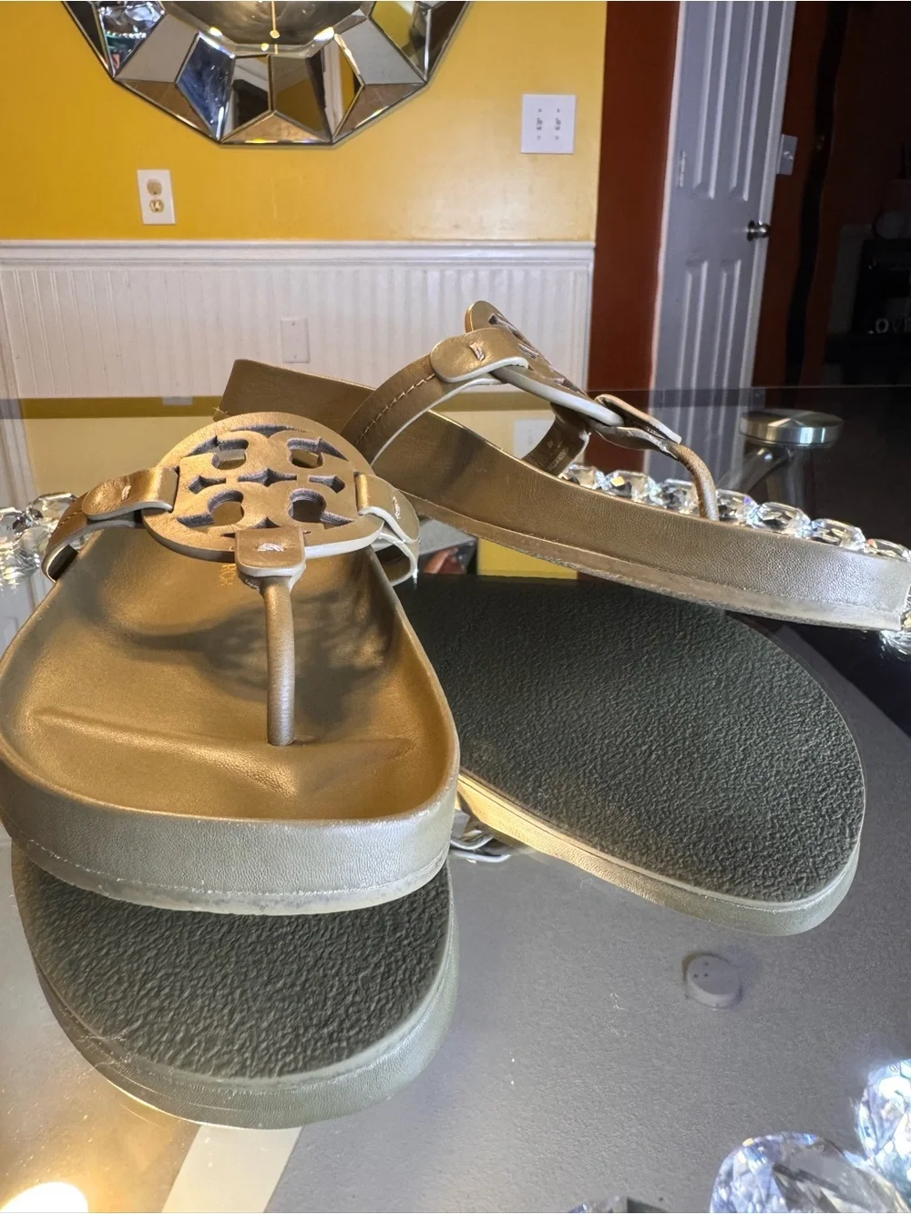 Tory Burch Miller Cloud Leather Thong Sandals In Olive Green. Size 8